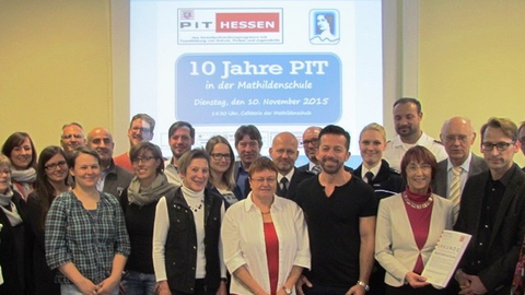 10 Jahre PiT Mathildenschule Gruppenfoto Lehrerkollegium zu 10 Jahre PiT Mathildenschule