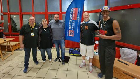 Midnight-Ball mit Joe Asberry in Korbach, mit der Präventionsbotschaft "No crime, no violence and no drugs" 