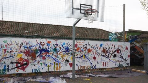 Farbwand der Emotionen - Entstanden im Rahmen des Projekts "Heartbeat" im Kunstworkshop "Die große Liebe.Nicht" im Jugendzentrum Stadt Bad Vilbel Efzet