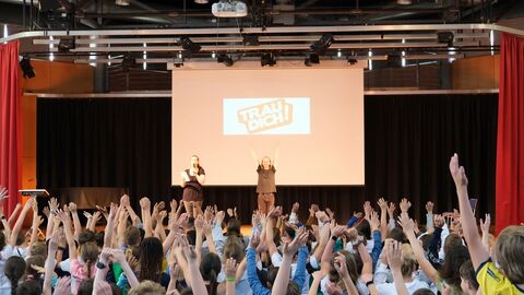 Übersichtsaufnahme im Rahmen der Filmvorführung Übersichtsaufnahme im Rahmen der Filmvorführung über das Publikum hinweg