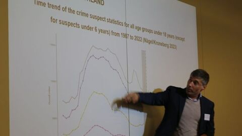 Vortrag Prof. Dr. Baier Bild zeigt Prof. Dr. Baier bei seinem Vortrag