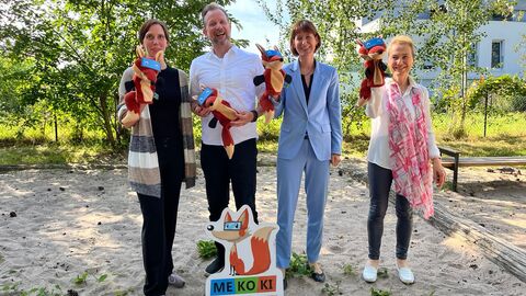 Gruppenfoto mit der Sozialministerin Frau Hofmann, Medienpädagoge Herr Rathje, Frau Schmidt und Frau Hallstein vom Netzwerk gegen Gewalt