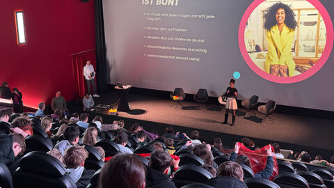 Love always wins! Gegen Cybermobbing